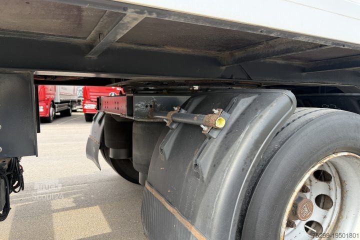 Dėžinė puspriekabė  HSA 21 Koffer mit Hebebühne / Swiss-Vehicle