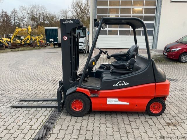 Voorlader vorkheftruck LINDE E30-02 Triplex Elektro Stapler 3.000kg Seitensch