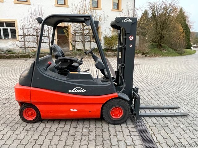 Voorlader vorkheftruck LINDE E30-02 Triplex Elektro Stapler 3.000kg Seitensch