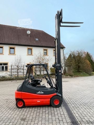 Voorlader vorkheftruck LINDE E30-02 Triplex Elektro Stapler 3.000kg Seitensch