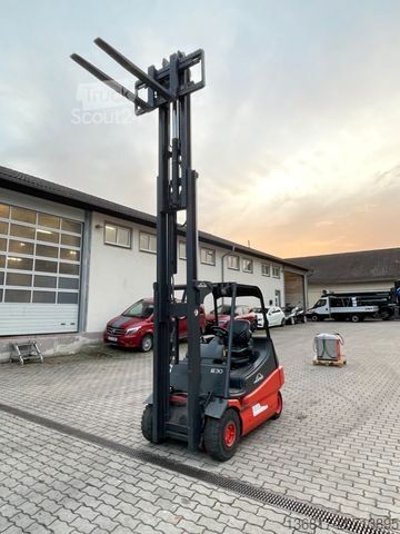 Voorlader vorkheftruck LINDE E30-02 Triplex Elektro Stapler 3.000kg Seitensch