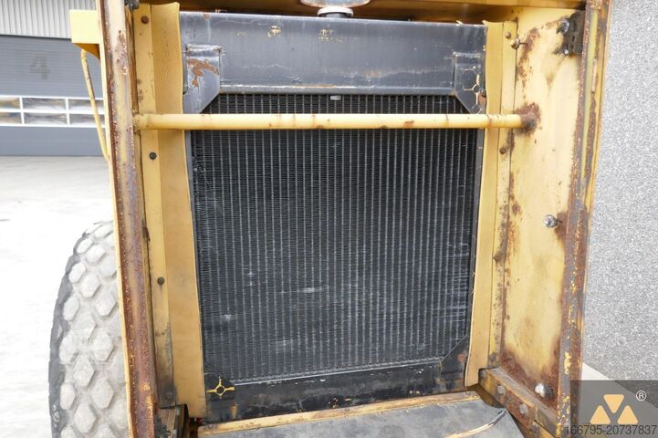 Tek tamburlu silindir Caterpillar CS433C