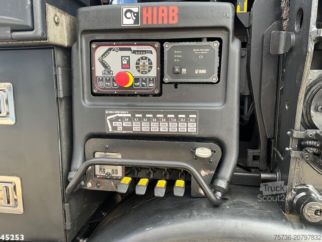 Standartinis-SZM Mercedes-Benz Arocs 3253 8x4 Hiab 105 Tonmeter laadkraan