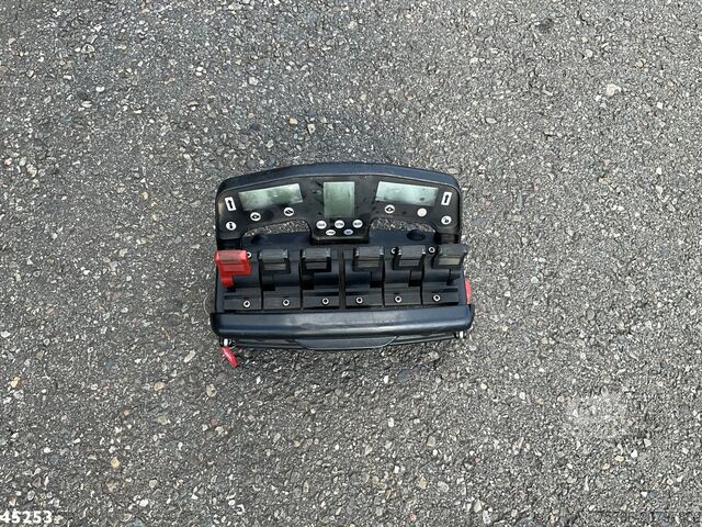 Standartinis-SZM Mercedes-Benz Arocs 3253 8x4 Hiab 105 Tonmeter laadkraan