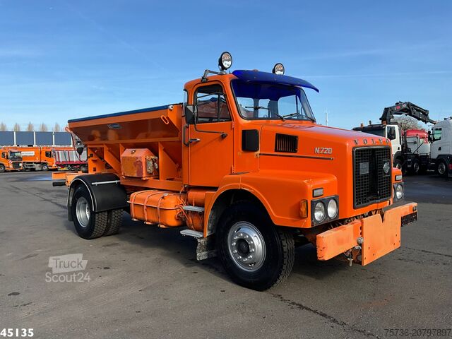Strooiwagens Volvo N720 Schmidt Zoutstrooier Just 60.240 km!