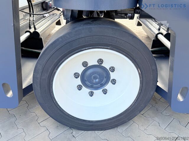 чотири-напрямний навантажувач Combilift C8000 GAS TRIPLEX 8300 WIDE POSITIONER