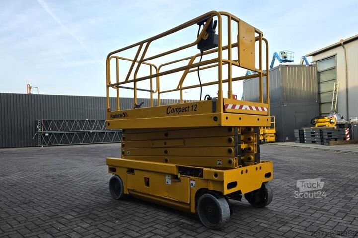 Scherenhebebühne Haulotte Compact 12 Electric, 12m Working Height, 300kg Cap
