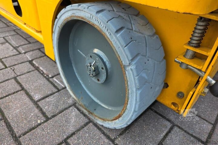 Scherenhebebühne Haulotte Compact 12 Electric, 12m Working Height, 300kg Cap