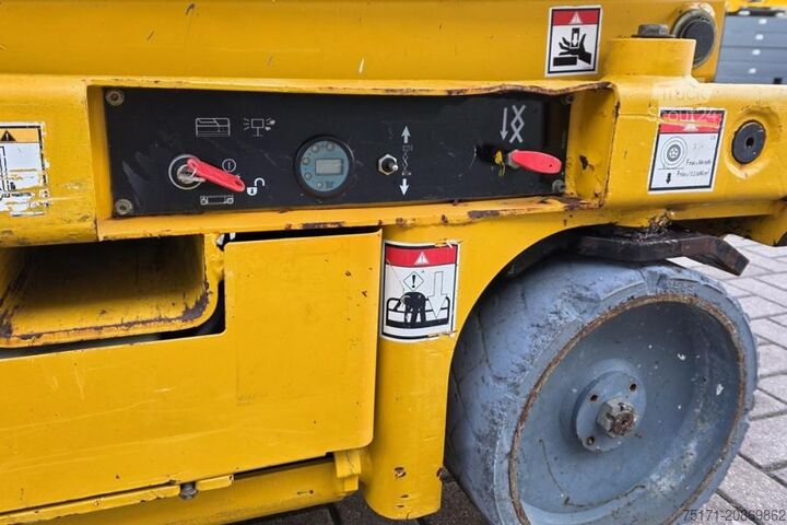 Scherenhebebühne Haulotte Compact 8 As-Is, Electric, 8.2m Working Height, 35