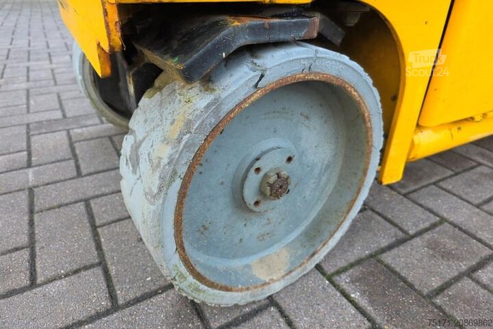 Scherenhebebühne Haulotte Compact 8 As-Is, Electric, 8.2m Working Height, 35