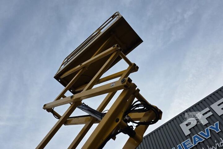 Scherenhebebühne Haulotte Compact 8 Electric, 8.2m Working Height, 350kg Cap