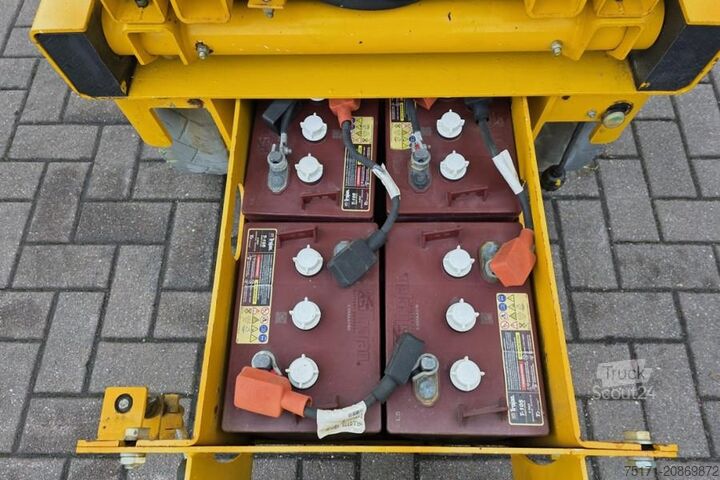 Scherenhebebühne Haulotte Compact 8 Electric, 8.2m Working Height, 350kg Cap