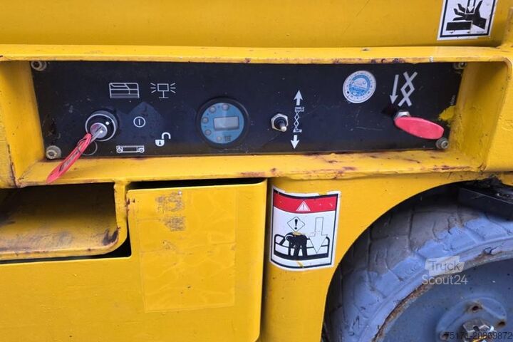 Scherenhebebühne Haulotte Compact 8 Electric, 8.2m Working Height, 350kg Cap