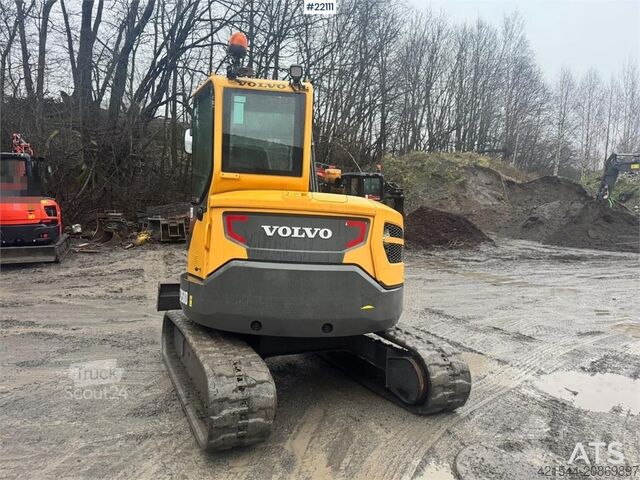 Bandgrävare Volvo ECR58D with rototilt and 2 buckets. 3,100 hours.