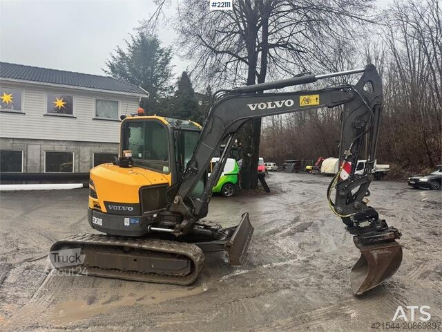 Bandgrävare Volvo ECR58D with rototilt and 2 buckets. 3,100 hours.
