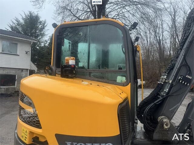 Bandgrävare Volvo ECR58D with rototilt and 2 buckets. 3,100 hours.