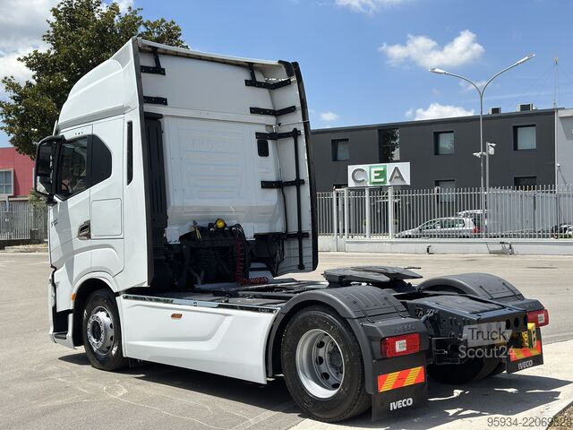 Vakio vetoauto IVECO S-WAY 530