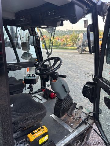 Cestný zametací stroj  Mathieu MC 210 Azura Flex