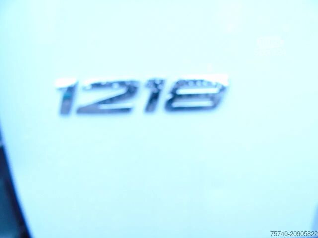 Bőrönd Mercedes-Benz Atego 1218 + LOADLIFT + EURO 6