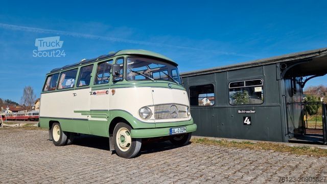 Микробус MERCEDES-BENZ Vorgänger Sprinter O 319 Samba mit Faltdach AC