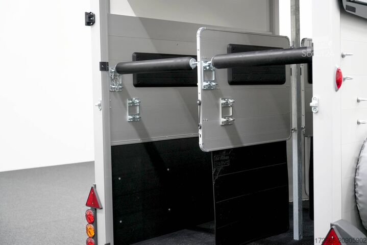 Remorque de transport de chevaux Ifor Williams IFOR WILLIAMS HBX 506 | SILBER +FRONTAUSTIEG RECHTS +POLSTER +3.BREMSLEUCHTE