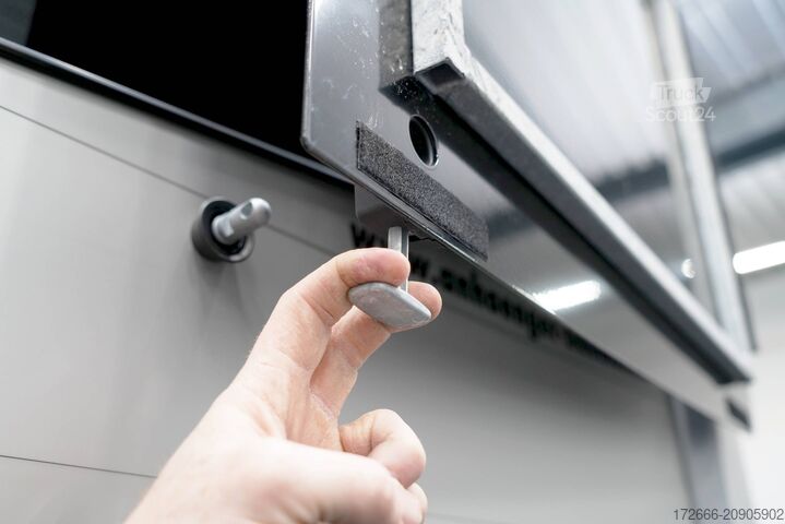 Remorque de transport de chevaux Ifor Williams IFOR WILLIAMS HBX 506 | SILBER +FRONTAUSTIEG RECHTS +POLSTER +3.BREMSLEUCHTE