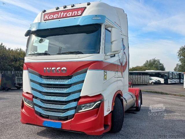 Standard nyergesvontató IVECO AS440S46T/P 2LNG