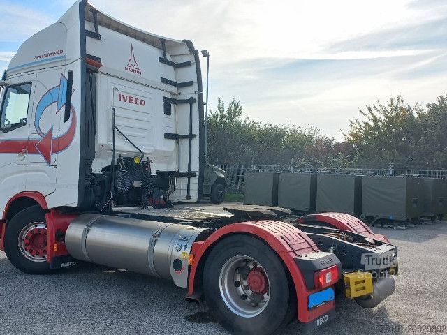 Standard nyergesvontató IVECO AS440S46T/P 2LNG