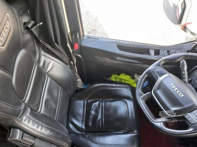 Standard nyergesvontató IVECO AS440S46T/P 2LNG