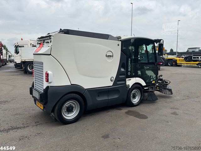 Măturătoare Mathieu MC 210 Azura Flex Euro 6  with 3-rd brush
