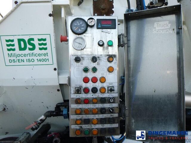Sugekøretøj Scania P124-420 6x2 vacuum tank 10.5 m3