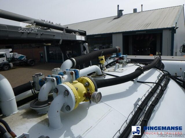 Sugande fordon Renault Kerax 450 dxi 6x4 RHD Rivard vacuum tank 11.9 m3