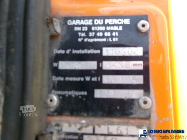 Засмукващо превозно средство MAN 41.463 8x4 Euro 2 vacuum tank ADR 15 m3 / 2 comp