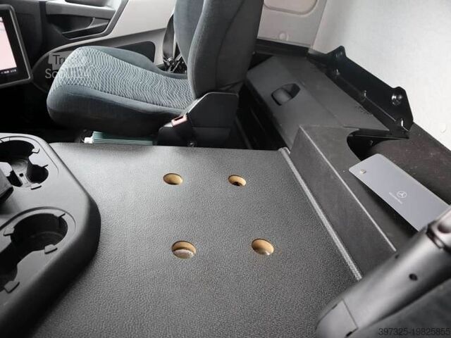 Resväska Mercedes-Benz Antos 2533 EURO 6