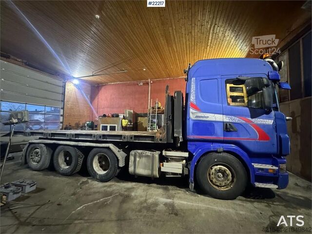 System för krokarm Scania R580 snow-prepared tridem hook loader with Joab ho