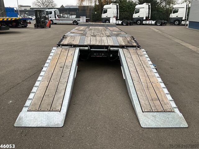 Car carrier van Schwarzmüller 3-assige aanhangwagen met oprijrampen