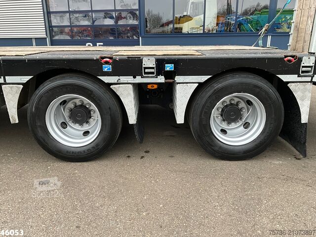 Car carrier van Schwarzmüller 3-assige aanhangwagen met oprijrampen