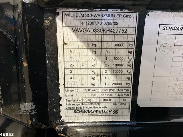 Car carrier van Schwarzmüller 3-assige aanhangwagen met oprijrampen