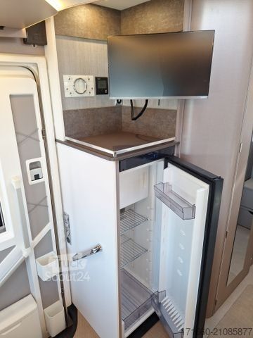 Ημιενσωματωμένο αυτοκινούμενο τροχόσπιτο BÜRSTNER Lyseo TD 727 G Mega Deal! 36.021 Euro sparen!