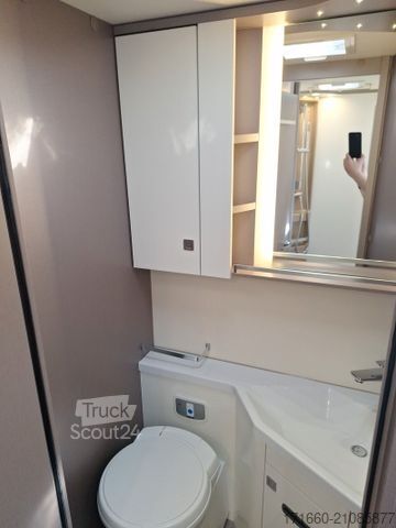 Ημιενσωματωμένο αυτοκινούμενο τροχόσπιτο BÜRSTNER Lyseo TD 727 G Mega Deal! 36.021 Euro sparen!