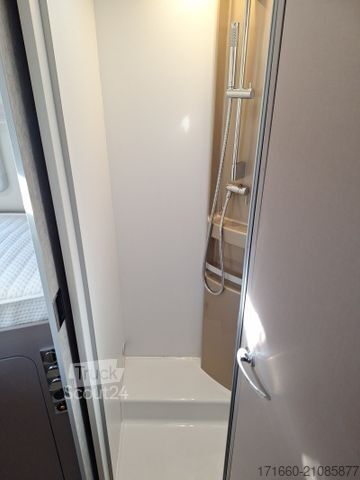 Ημιενσωματωμένο αυτοκινούμενο τροχόσπιτο BÜRSTNER Lyseo TD 727 G Mega Deal! 36.021 Euro sparen!