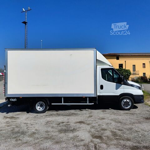 Furgão com plataforma hidráulica Iveco 35 160