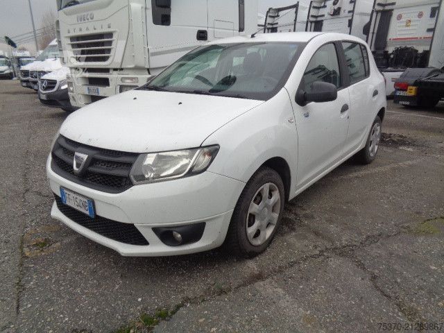 Fourgon personnalisé  SANDERO