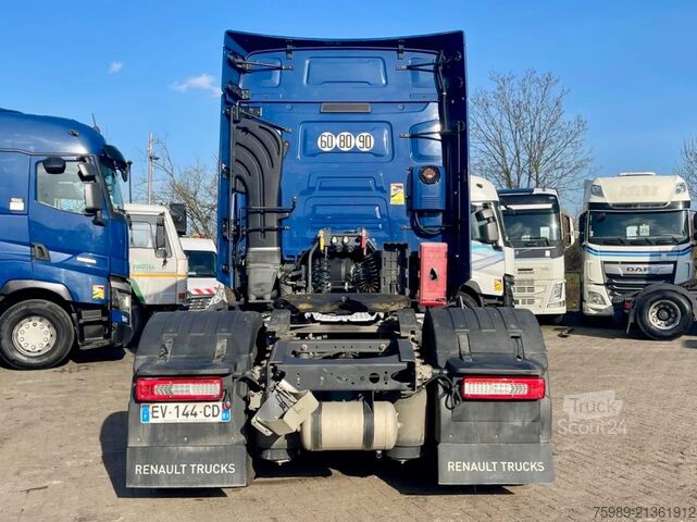 Standard-SZM Renault T520 VF610A36XJD012105    RETARDER, 2X FUEL TAN...