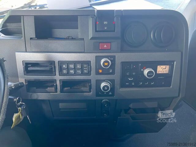 Standard-SZM Renault T520 VF610A36XJD012105    RETARDER, 2X FUEL TAN...