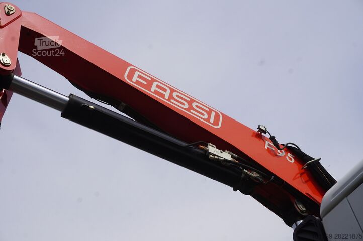 Basculante trilateral Iveco Eurocargo 160-250 / Fassi F95 crane