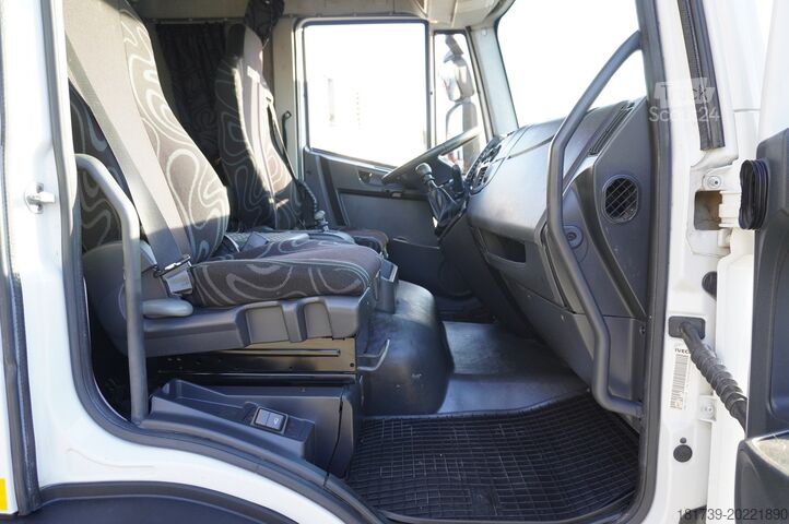 Trilateral dumper med kran Iveco Eurocargo 120E18 HDS Palfinger