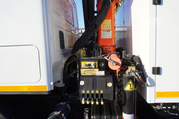 Trilateral dumper med kran Iveco Eurocargo 120E18 HDS Palfinger