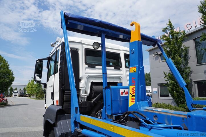 Autoc. scarrabile MAN TGS 35.400 8×4 HYVA LIFT 32.56 SE hooklift