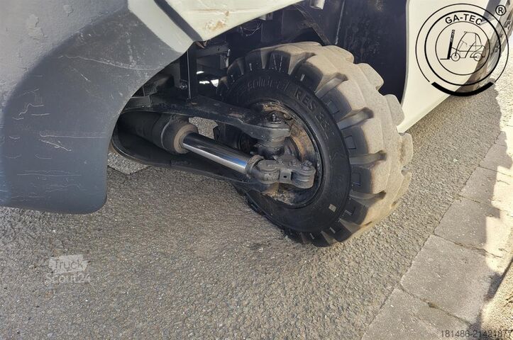 Вилочный погрузчик на сжиженном газе Nissan U1D2A25LQ